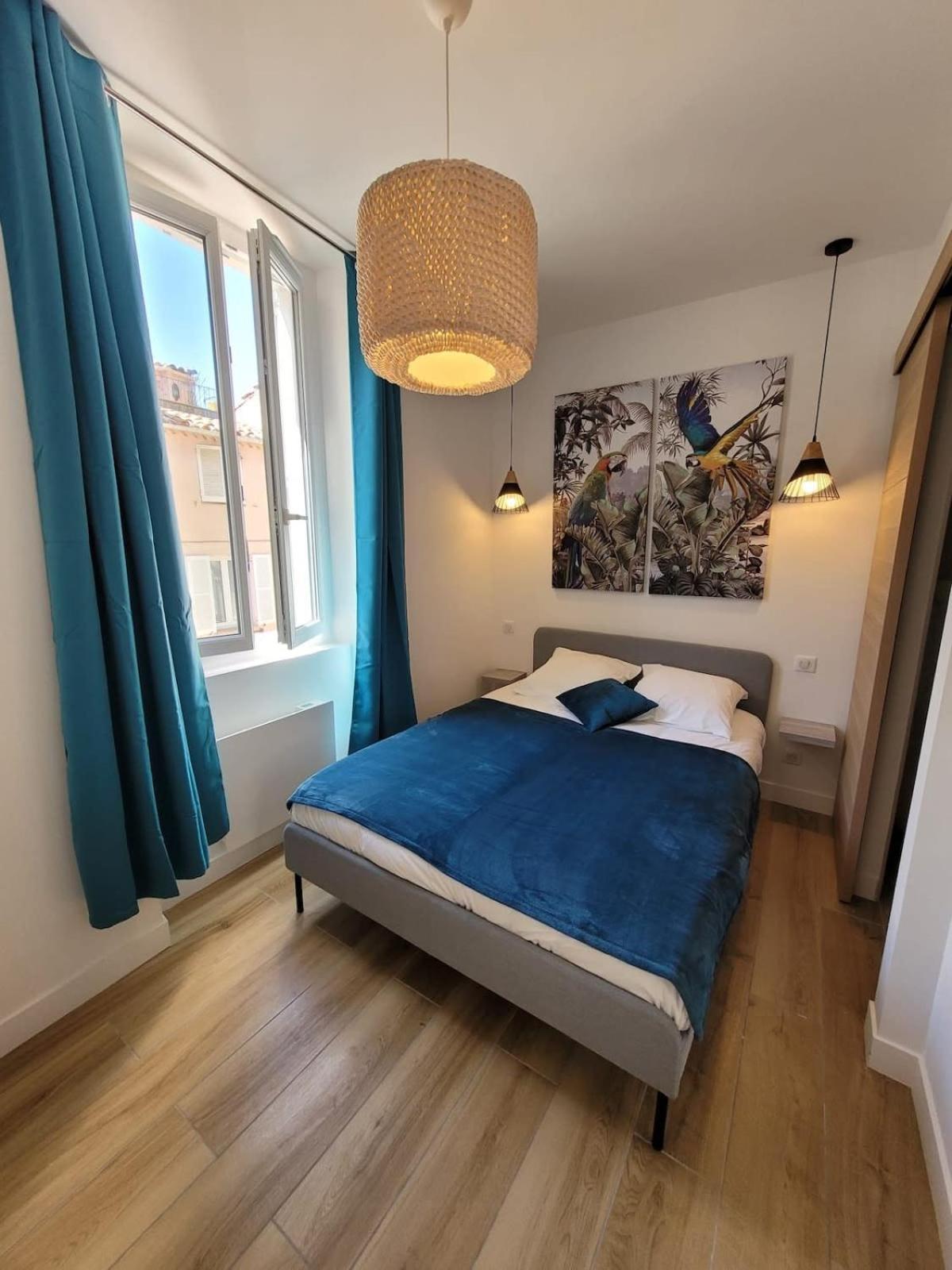 06An - Beautiful Apartment In The Heart Of Old Antibes Bagian luar foto