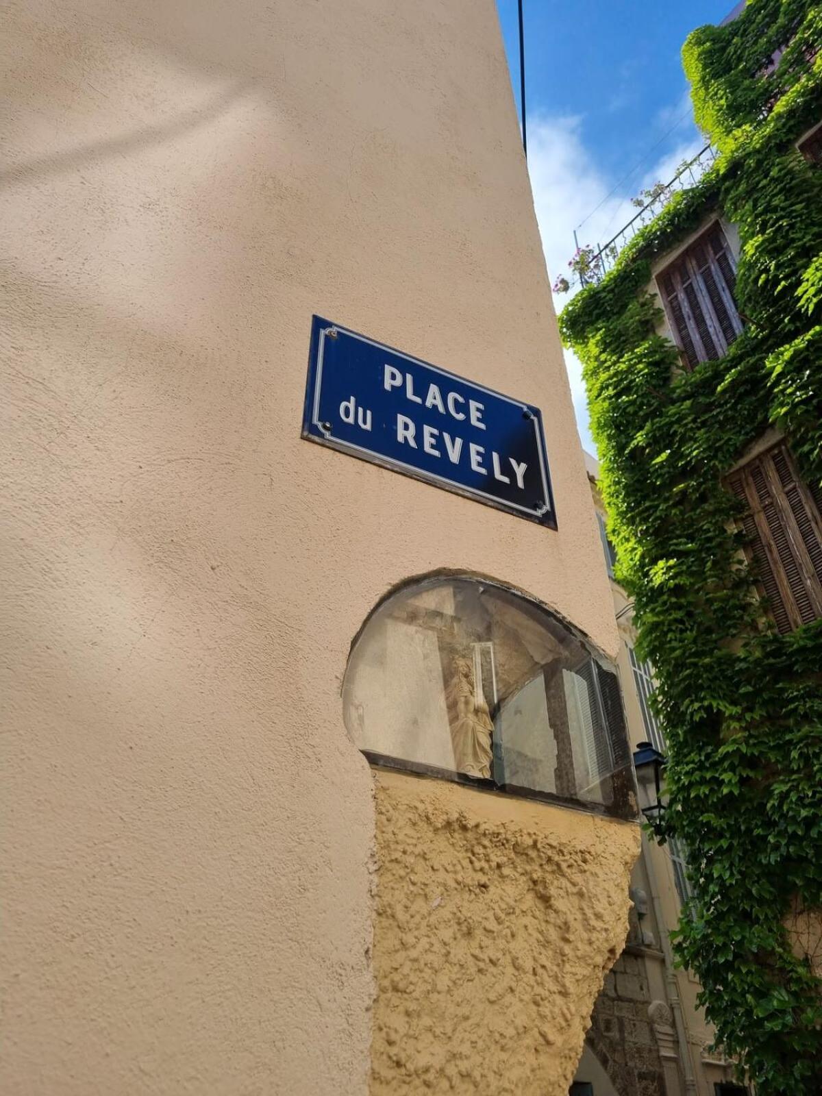 06An - Beautiful Apartment In The Heart Of Old Antibes Bagian luar foto