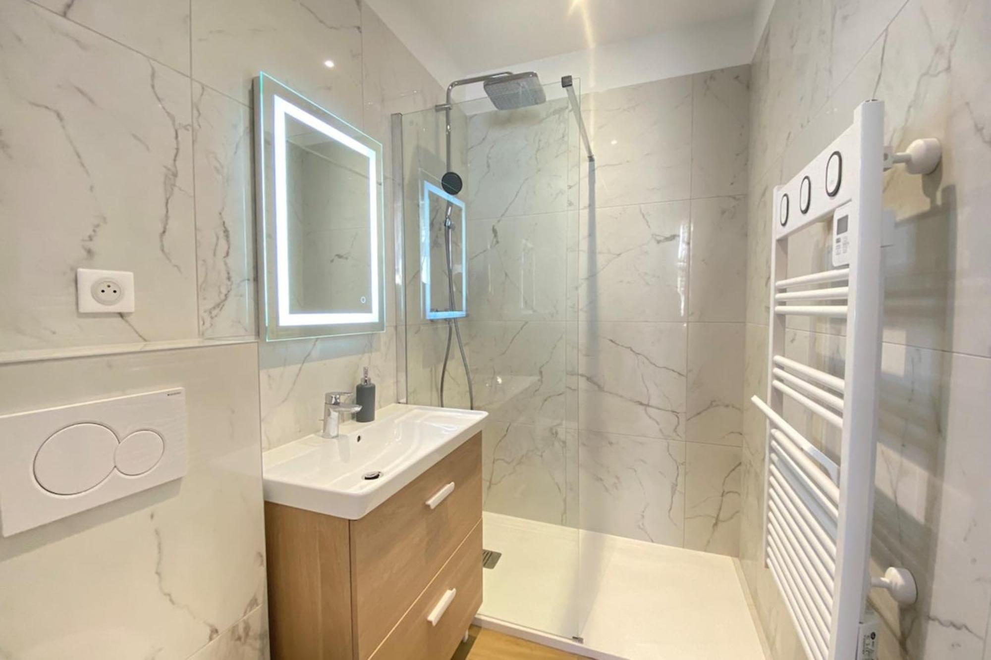 06An - Beautiful Apartment In The Heart Of Old Antibes Bagian luar foto