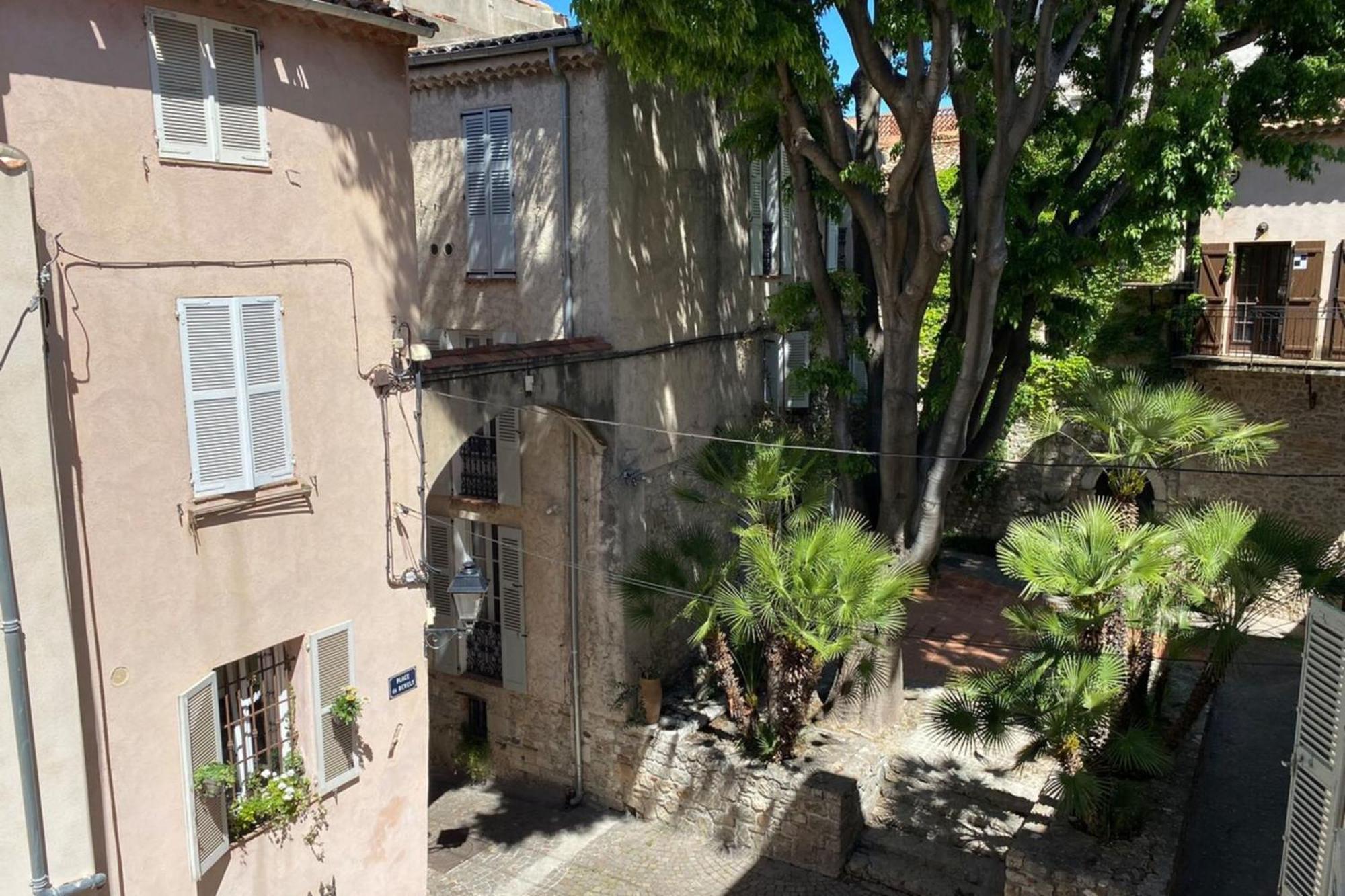 06An - Beautiful Apartment In The Heart Of Old Antibes Bagian luar foto